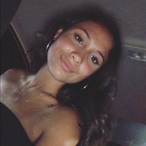 Meet your Posher, Gabriela